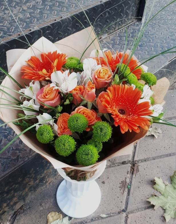 Букет цветов из: Герберы, Хризантемы, Альстромерии и Розы в Вялки