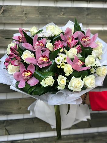Букет цветов из: Розы и Хризантемы в Вялки