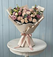 Букет цветов из:  Розы и Лизиантусы в Вялки