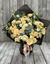 Букет цветов из:  Розы и Лизиантусы в Вялки