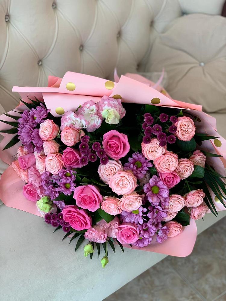 Букет цветов из: Хризантемы, Розы и Лизиантусы в Вялки