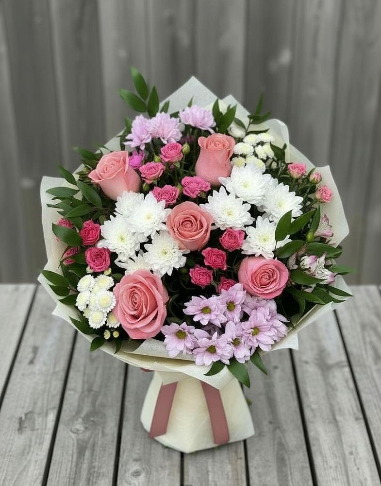 Букет цветов из: Альстромерии, Гвоздики, Розы и Хризантемы в Вялки