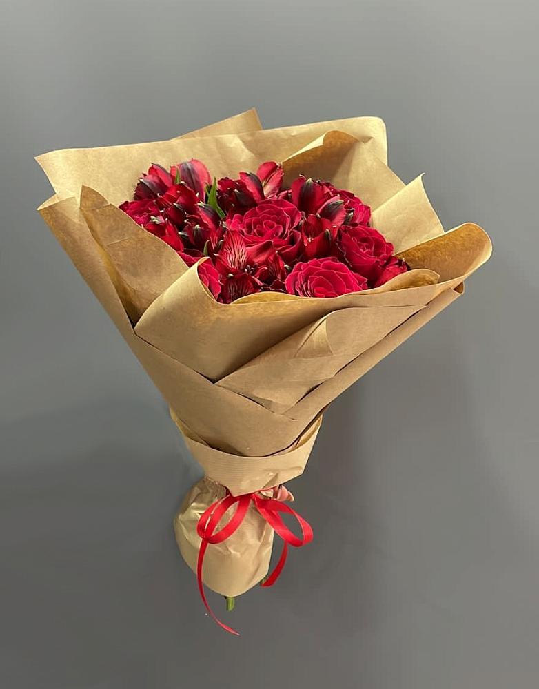 Букет цветов из: Альстромерии и Розы в Вялки