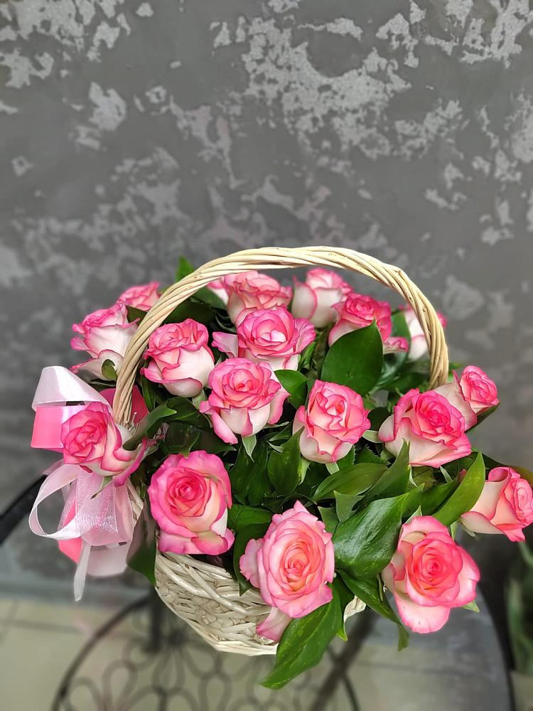 Цветочная композиция из Розы в корзине в Вялки