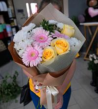 Букет цветов из:  Герберы, Розы и Хризантемы в Вялки