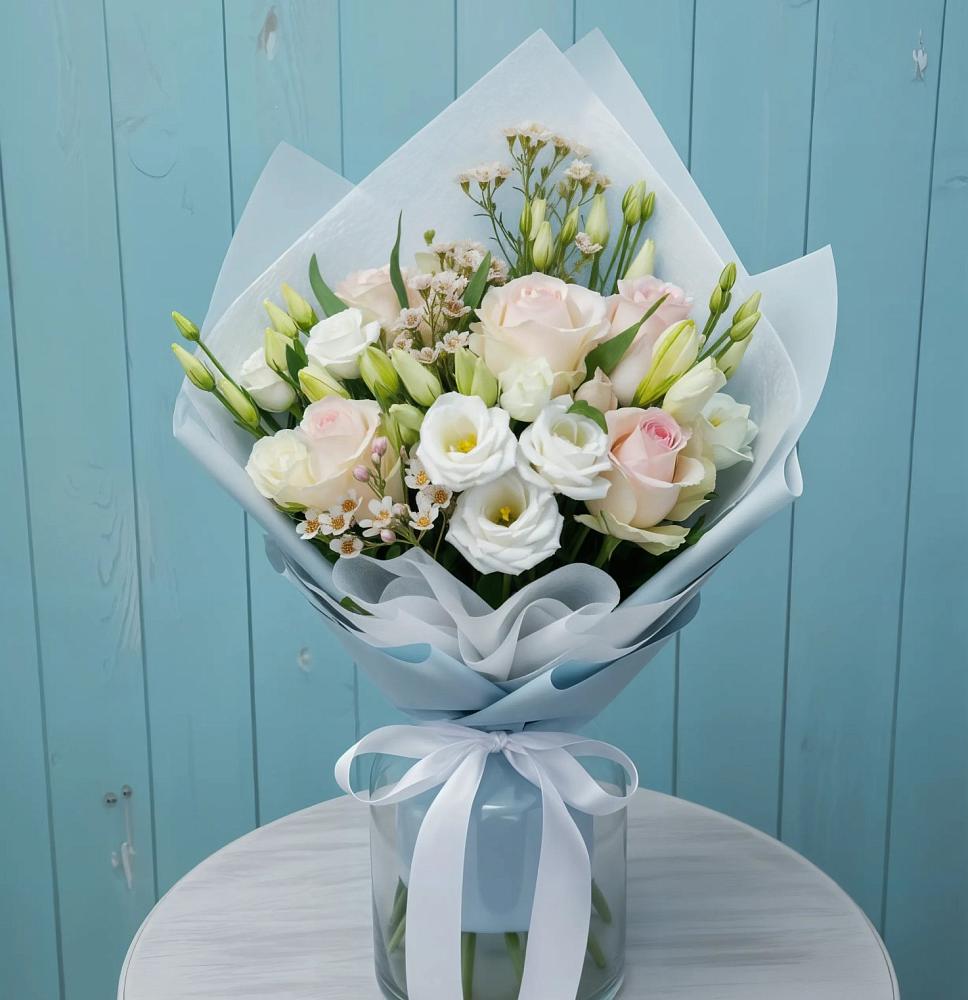 Букет цветов из: Розы и Лизиантусы в Вялки