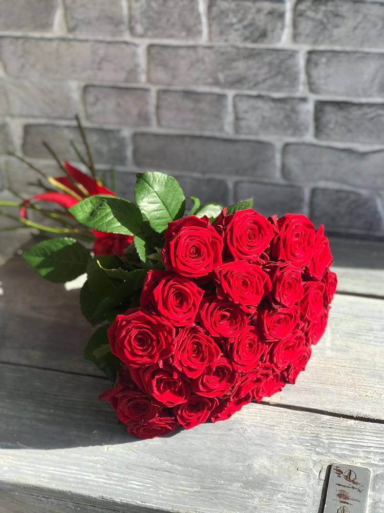 Букет Красные розы Фридом в Вялки