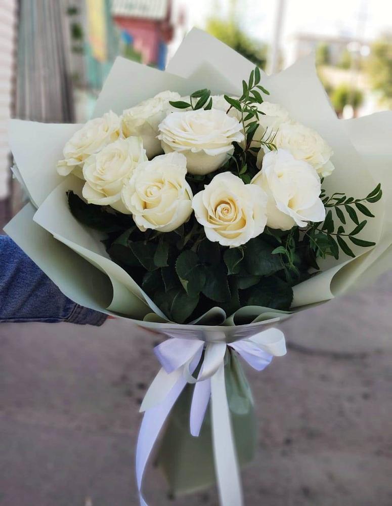 Букет Белые розы Проуд в Вялки