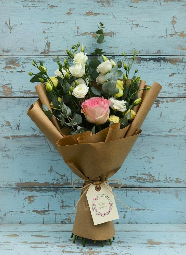 Букет цветов из: Розы и Лизиантусы в Вялки