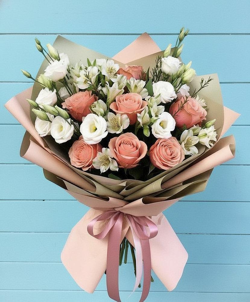 Букет цветов из: Розы, Альстромерии и Лизиантусы в Вялки