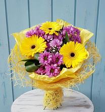 Букет цветов из:  Хризантемы и Герберы в Вялки
