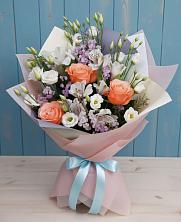 Букет цветов из:  Лизиантусы, Розы, Альстромерии и Гипсофила в Вялки