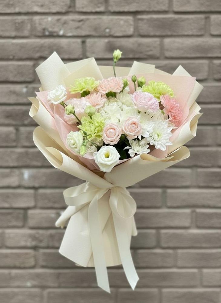 Букет цветов из: Гвоздики, Розы, Лизиантусы и Хризантемы в Вялки