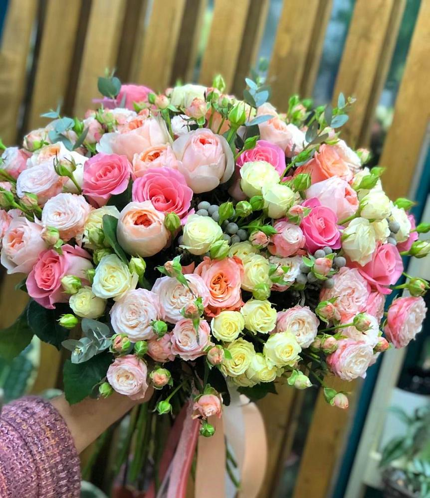 Букет цветов из: Розы в Вялки