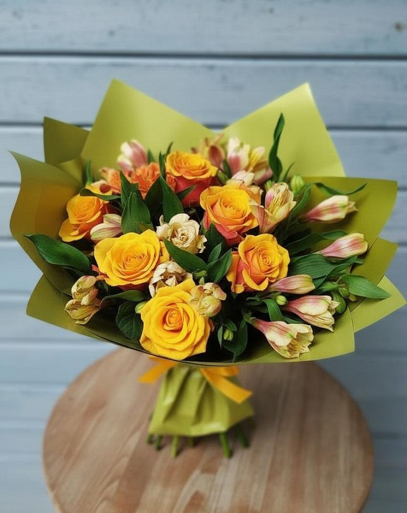 Букет цветов из: Альстромерии и Розы в Вялки
