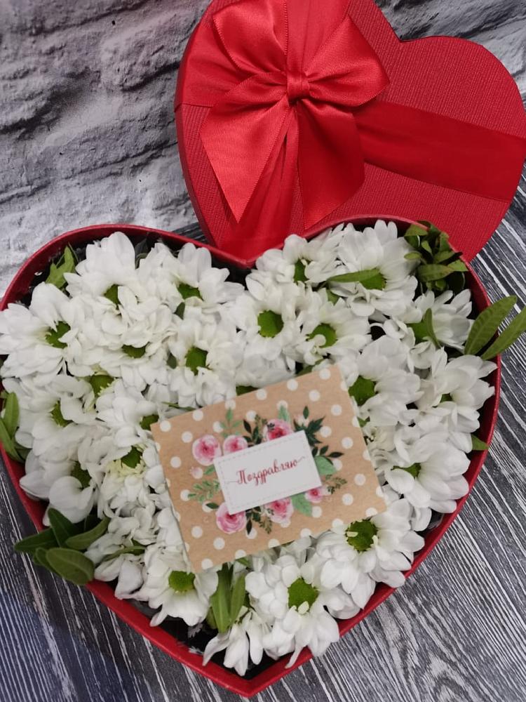 Цветочная композиция из Хризантемы в виде сердца в Вялки