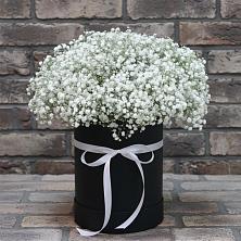 Цветочная композиция из Гипсофила в шляпной коробке в Вялки