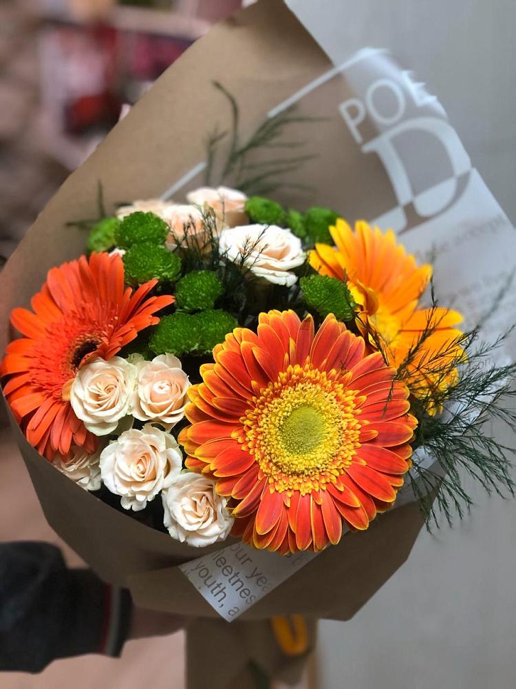 Букет цветов из: Герберы, Хризантемы и Розы в Вялки