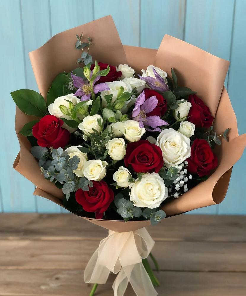 Букет цветов из: Розы и Альстромерии в Вялки