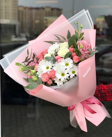 Букет цветов из: Розы, Лизиантусы и Хризантемы в Вялки